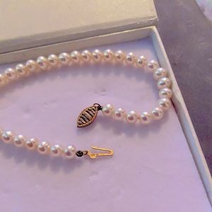 Pearl 10kt bracelet